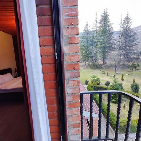 Chateau Chikovani Hotell Gordi Exteriör bild