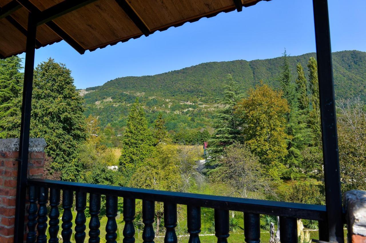 Chateau Chikovani Hotell Gordi Exteriör bild