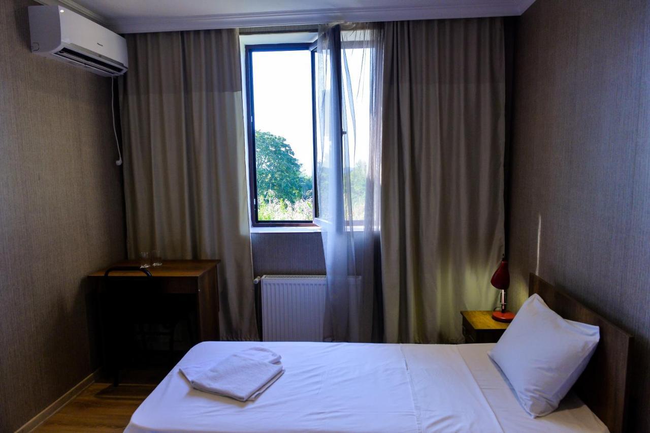 Chateau Chikovani Hotell Gordi Exteriör bild