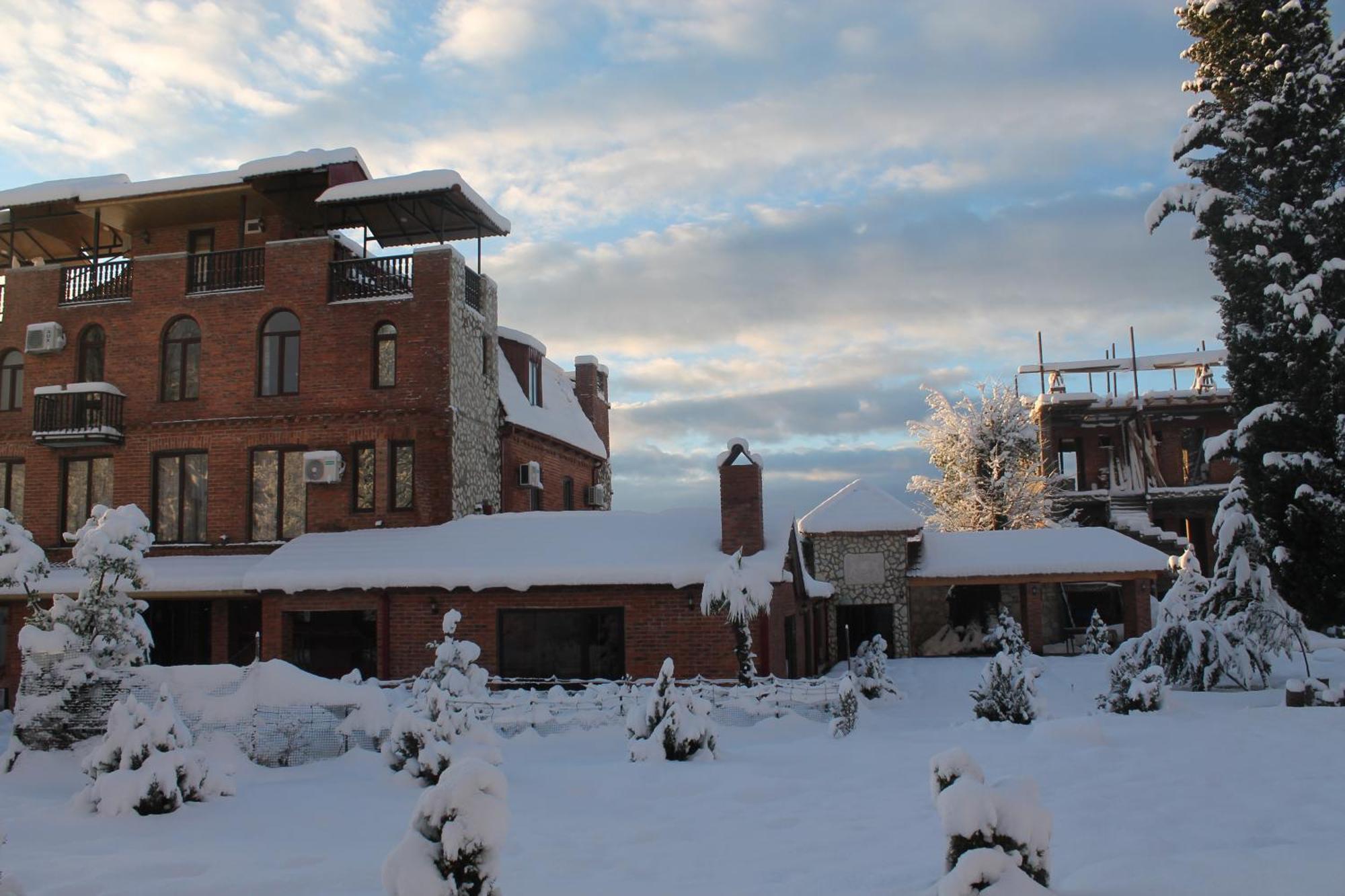 Chateau Chikovani Hotell Gordi Exteriör bild